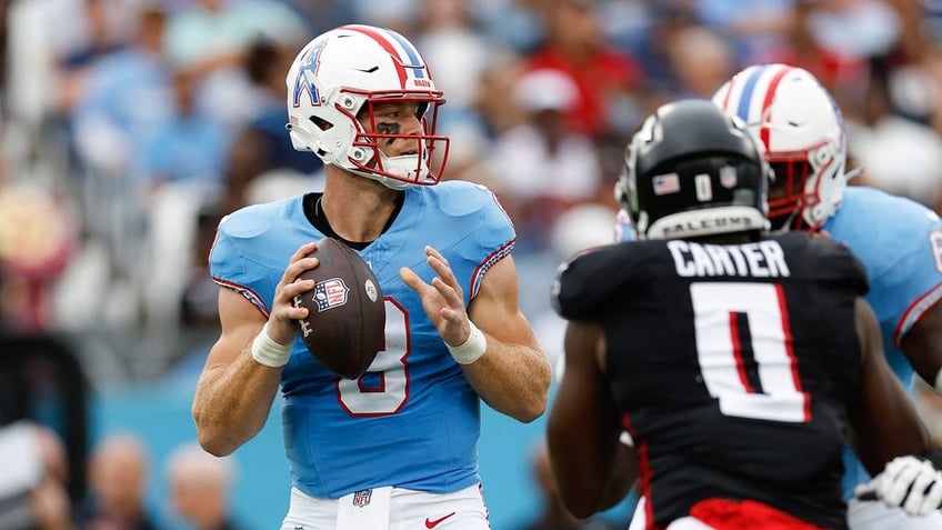 titans rookie will levis connects with deandre hopkins for first nfl touchdown pass