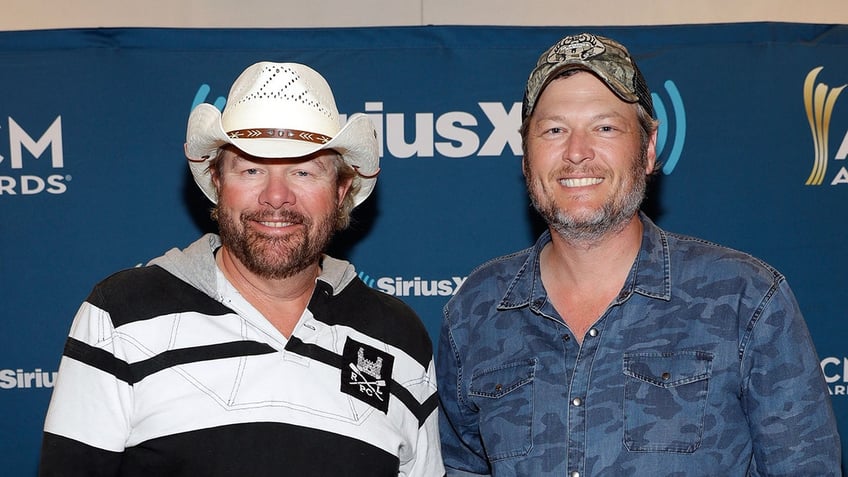 Close up of Toby Keith and Blake Shelton smiling together