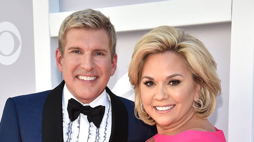 todd and julie chrisley face poisonous snakes mold and asbestos in prison kids say its a nightmare
