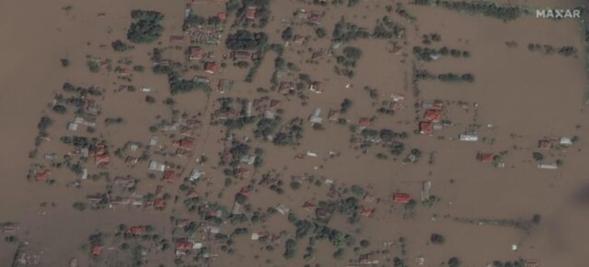 toll from greece floods rises to 15 dead