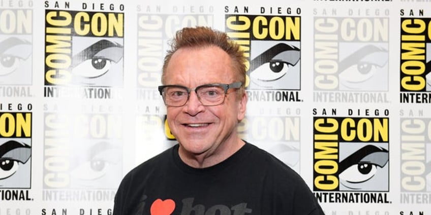 tom arnold reveals arnold schwarzenegger helped save him after wake up call stroke