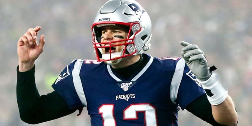 tom brady hints at another nfl comeback in shirtless selfie on instagram