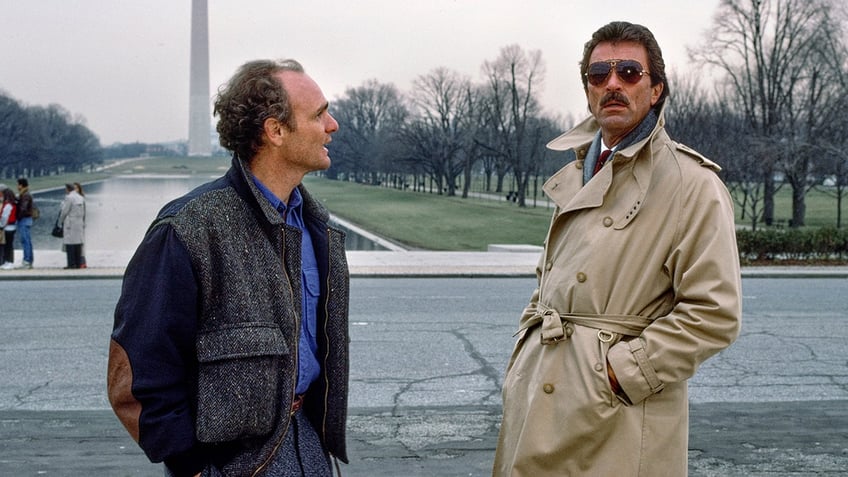 Joe Regalbuto as Don Eddie Rice and Tom Selleck as Thomas Magnum in Magnum P.I.