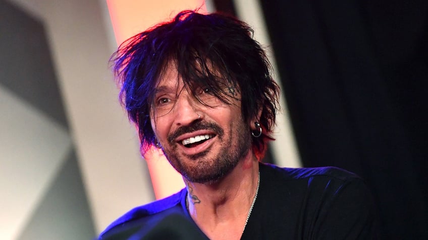 tommy lee claims he used to drink two gallons of vodka a day barely functioning