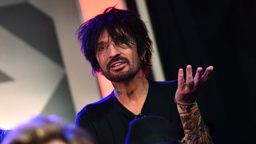 tommy lee claims he used to drink two gallons of vodka a day barely functioning