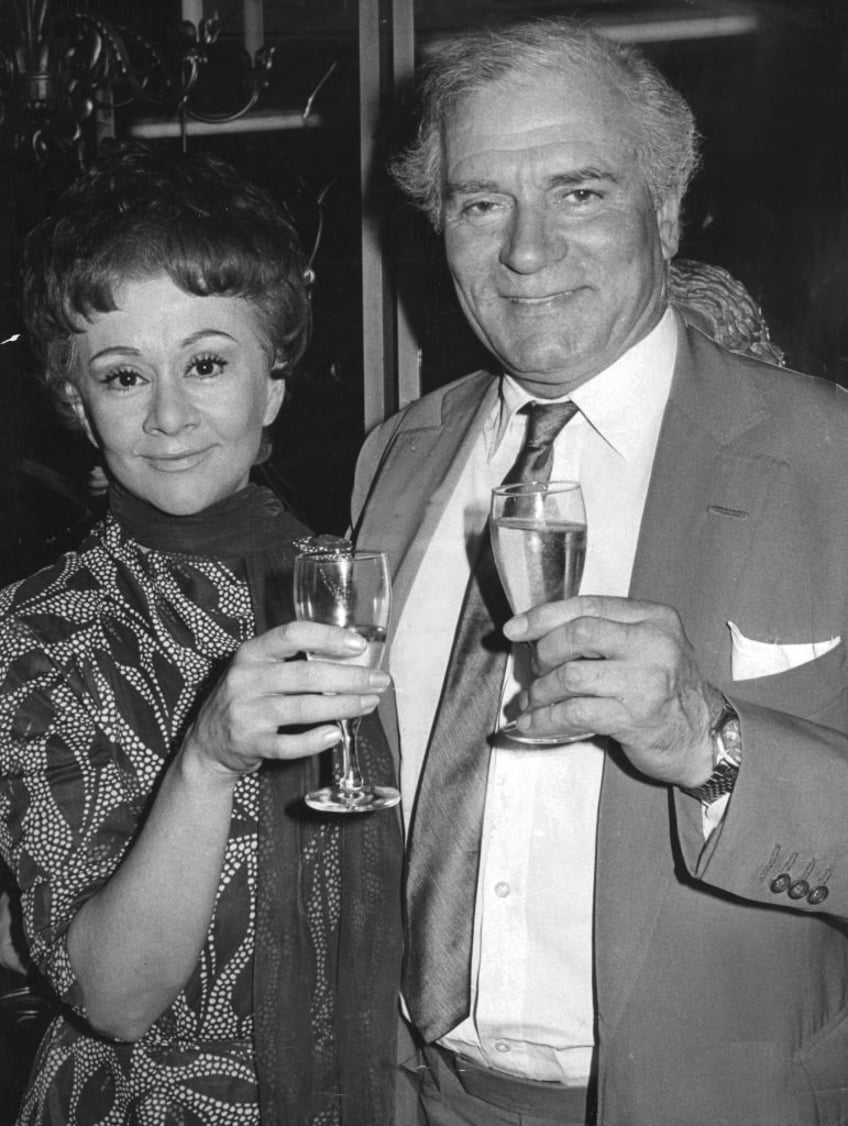 tony award winning british actor joan plowright widow of laurence olivier dies at 95