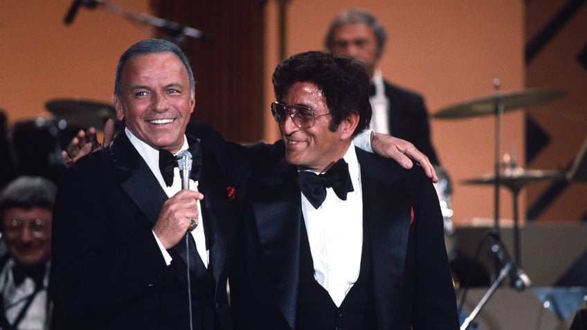 tony bennett dead at 96 carrie underwood fran drescher and elton john react to iconic singers passing