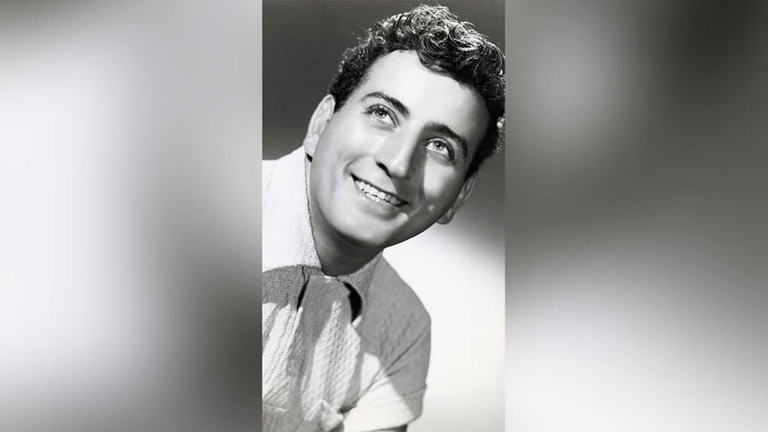 tony bennett liberated concentration camp while serving in wwii described war as front row seat in hell