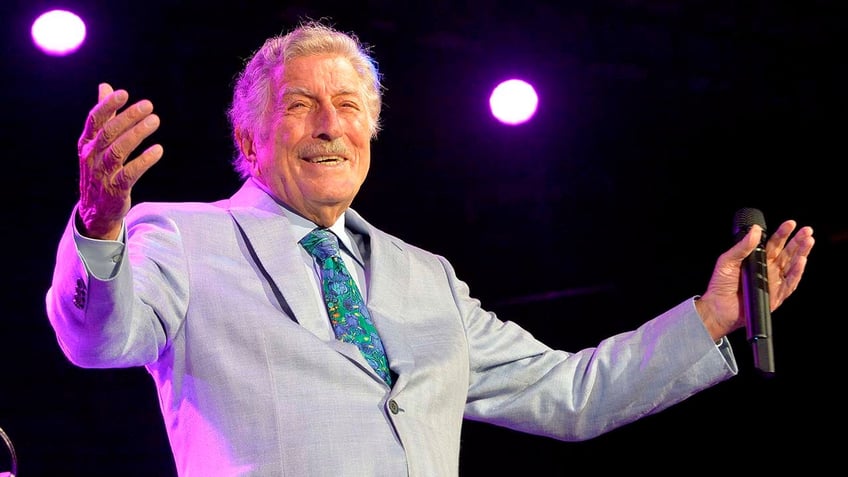 tony bennett liberated concentration camp while serving in wwii described war as front row seat in hell