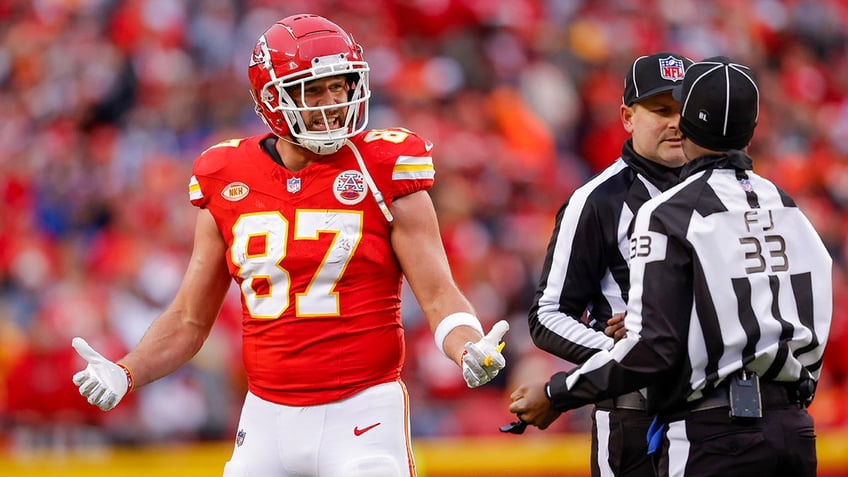 Travis Kelce complains