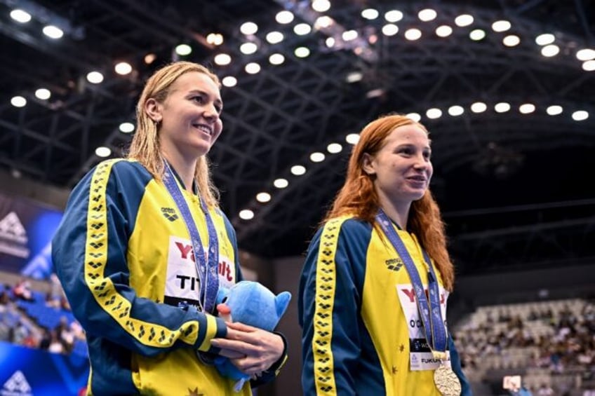 Australia's Ariarne Titmus (L) and Mollie O'Callaghan (R) will miss the world swimming championships in Doha