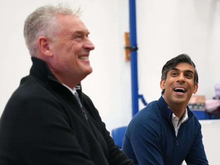 SUTTON-IN-ASHFIELD, ENGLAND - JANUARY 04: UK Prime Minister Rishi Sunak sits with Lee Anderson MP for Ashfield (left) as he visits Woodland View Primary School on January 4, 2024 in Sutton-in-Ashfield, Nottinghamshire , England. January 4 marks the one-year anniversary of Rishi Sunak's speech announcing his five pledges on the …