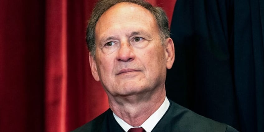 top democrat tries to school justice alito in growing tiff over supreme court oversight