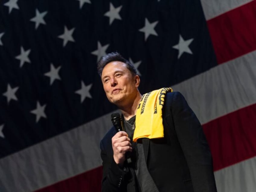 PITTSBURGH, PENNSYLVANIA - OCTOBER 20: SpaceX and Tesla founder Elon Musk speaks at a town