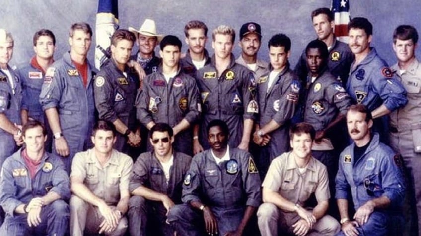 A photo from behind the scenes of "Top Gun"