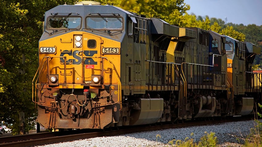 top locomotive manufacturer union reach tentative agreement