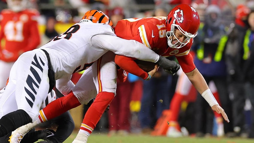 Joseph Ossai tackles Patrick Mahomes