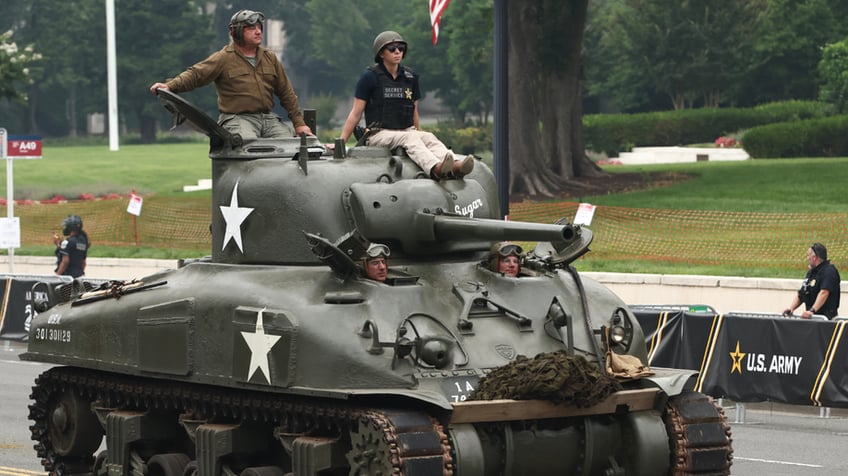 top photos from trumps 250th birthday celebration of the us army parade
