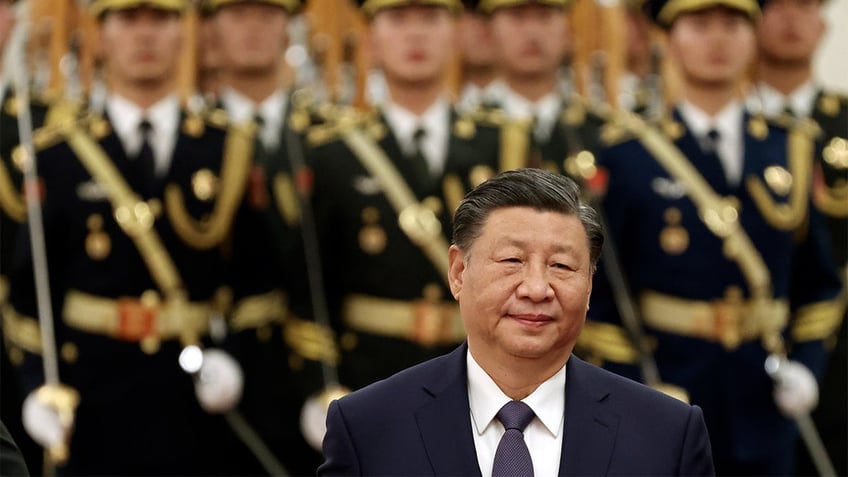 Xi Jinping with soldiers behind him in parade formation