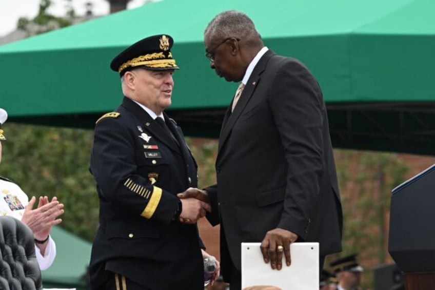 top us military officer steps down after tumultous term