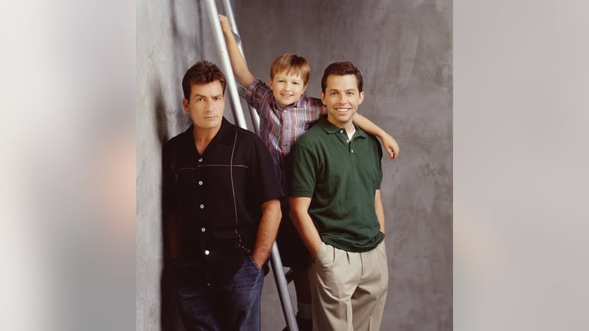 charlie sheen, jon cryer and angus t jones in two and half men promo shot