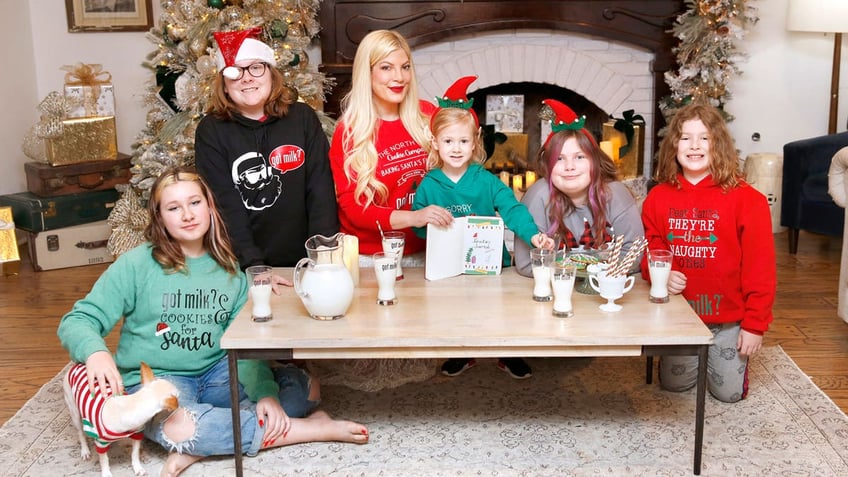 Tori Spelling, Dean McDermott and their kids