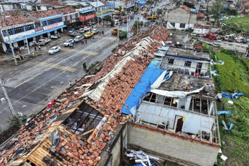 tornado in eastern china kills 10 hundreds relocated