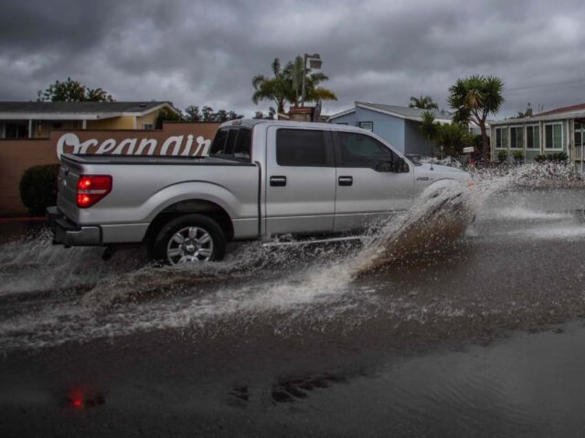 Ventua County flooding (Apu Gomes / Getty)