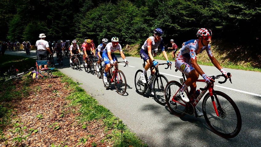 tour de france teams throw jabs at each other over alleged beer drinking during off day