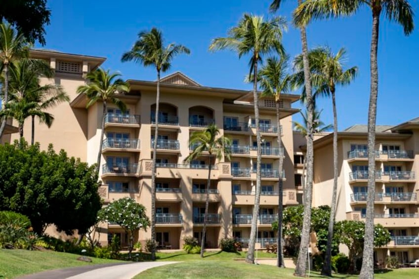 tourism resumes in west maui near lahaina as hotels and timeshare properties welcome visitors