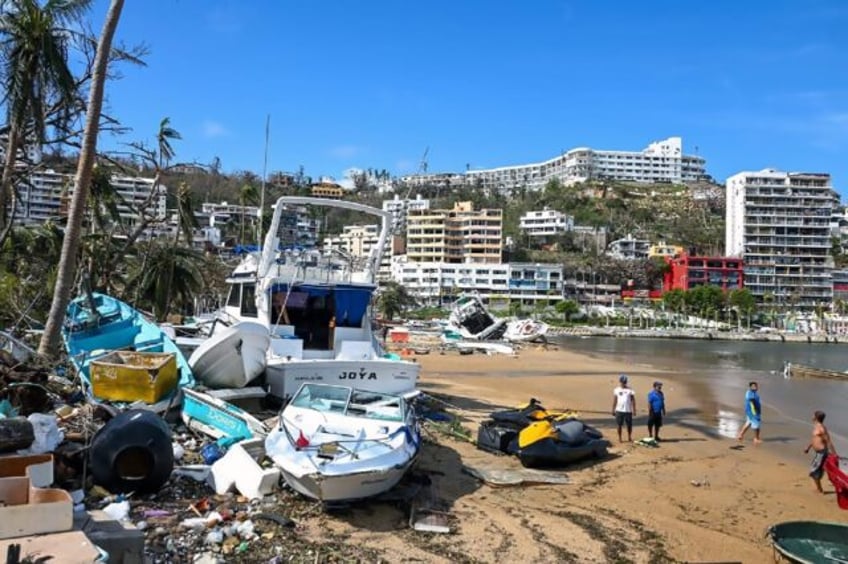 tourists evacuated from mexicos hurricane hit acapulco