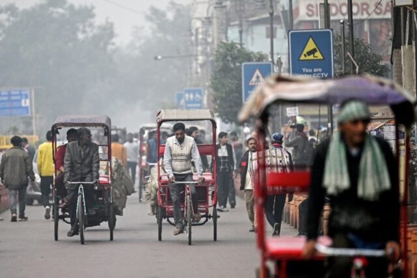 toxic air divides delhi between poverty and privilege