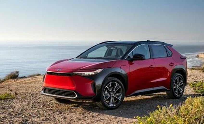 toyota planning to triple ev output to 600000 vehicles by 2025