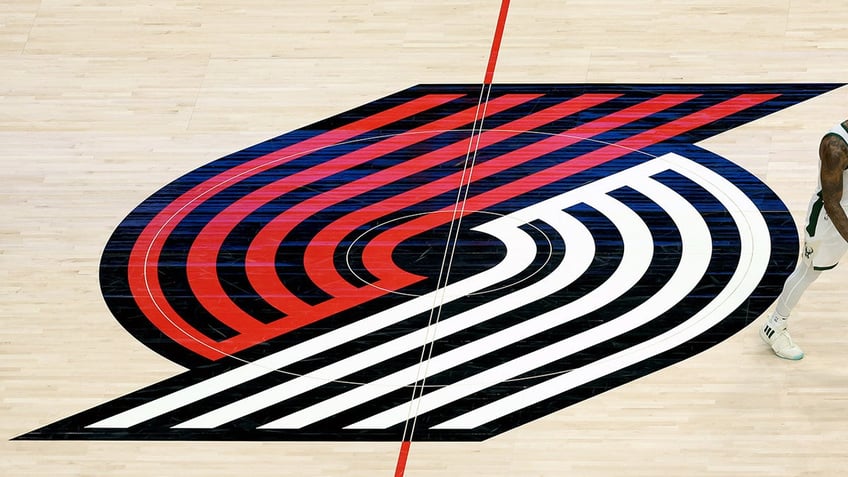 Portland Trail Blazers center court logo 