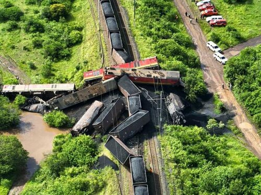 train crash leaves south africas coal exports throttled 