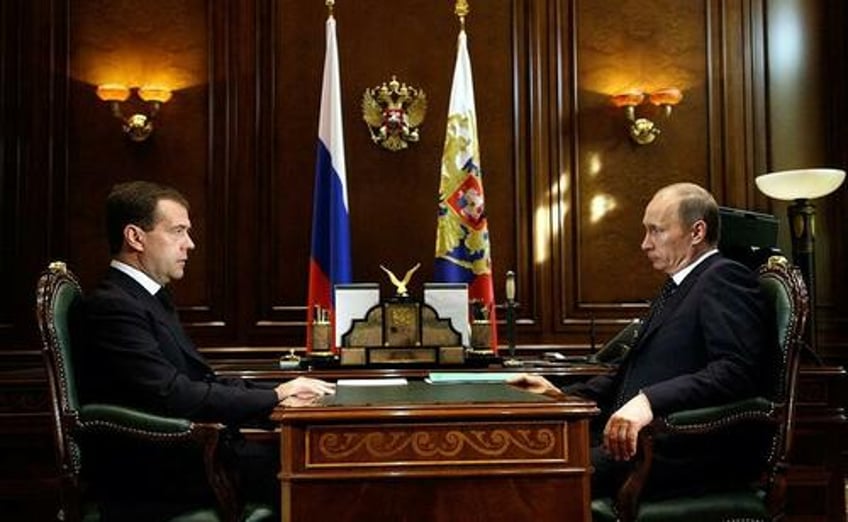 transfer of nukes to ukraine would be tantamount to attack on russia medvedev