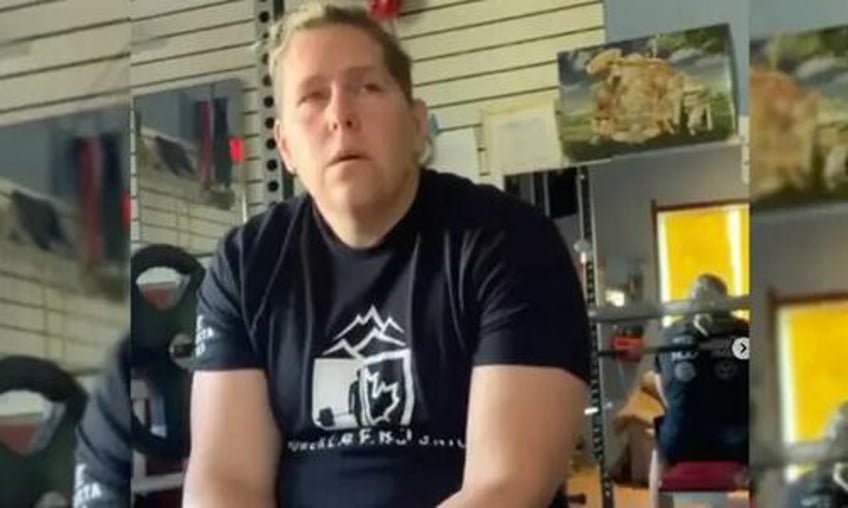 transgender powerlifter smashes womens world record by more than 440 pounds