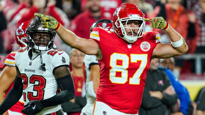 Travis Kelce celebrates