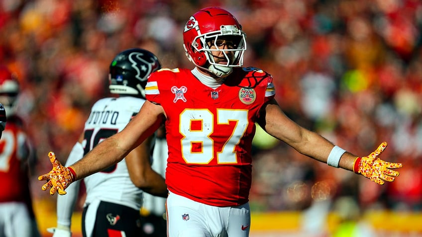 Travis Kelce reacts