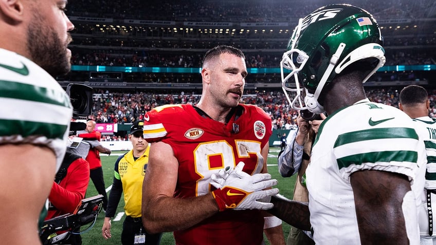 travis kelce knocks controversial holding call that helped his chiefs beat jets let the guys play