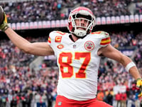 Travis Kelce made NFL's highest-paid tight end with 2-year Chiefs extension: report