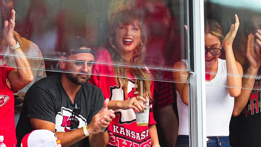 Taylor Swift watches Bengals-Chiefs