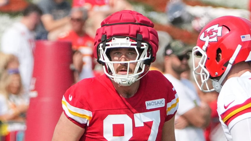 Travis Kelce looks on field