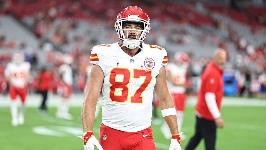 Travis Kelce walks on field