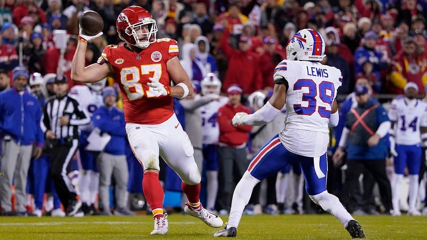 Travis Kelce looks to throw