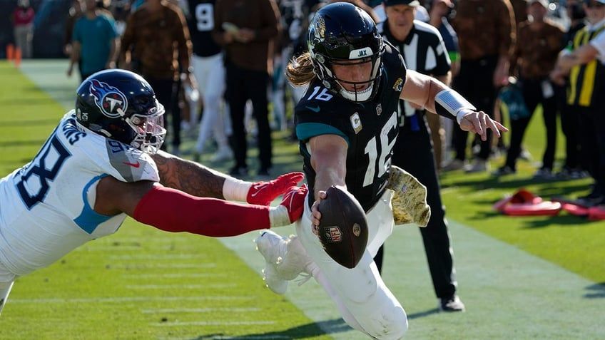 trevor lawrence calvin ridley lead jaguars to dominant win over titans