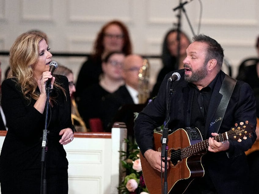 trisha yearwood garth brooks sing atheist anthem imagine at devout christian rosalynn carters funeral