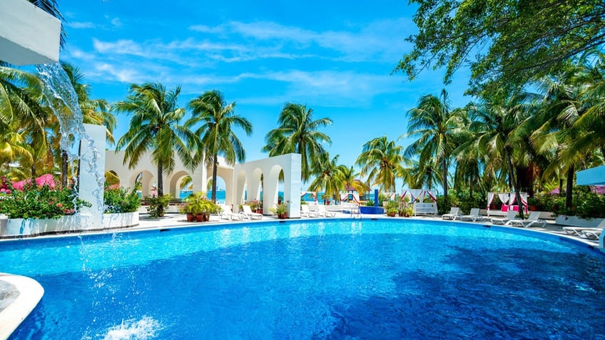 CANCun pooL