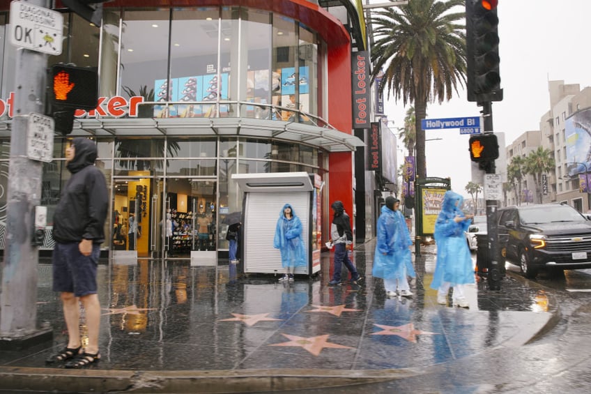 tropical storm hilary rains out striking hollywood actors picket locations suspended in los angeles