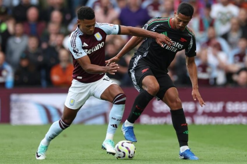 Aston Villa's Ollie Watkins (L) vies with Arsenal's William Saliba